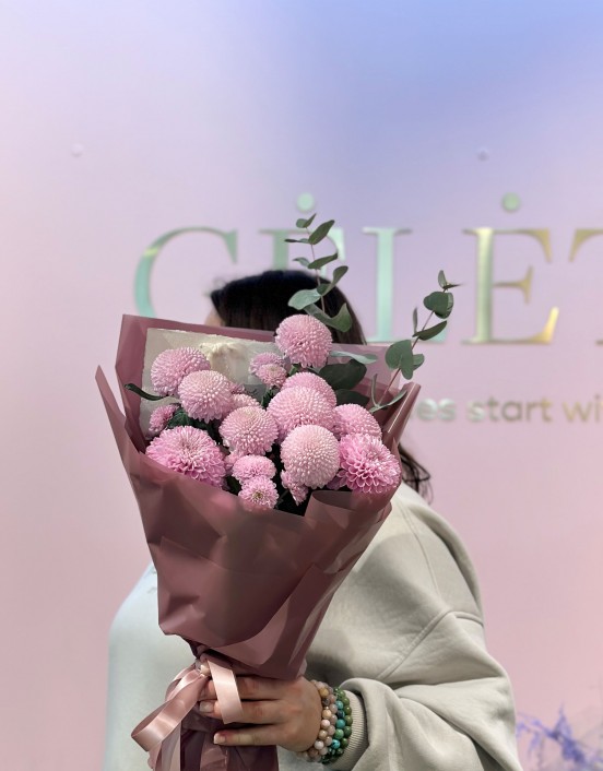 RAUSVI ZEFYRAI PUOKŠTĖ