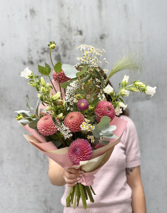 KVIEČIU PRIE LENTOS