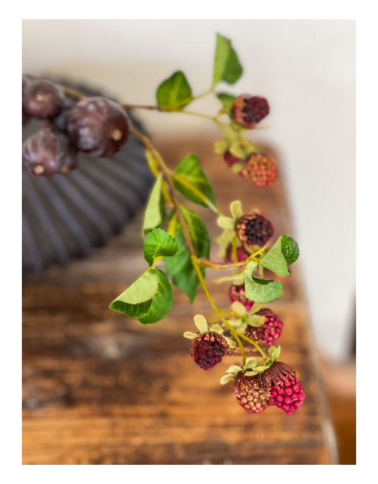 Dekoracija dirbtinės uogos